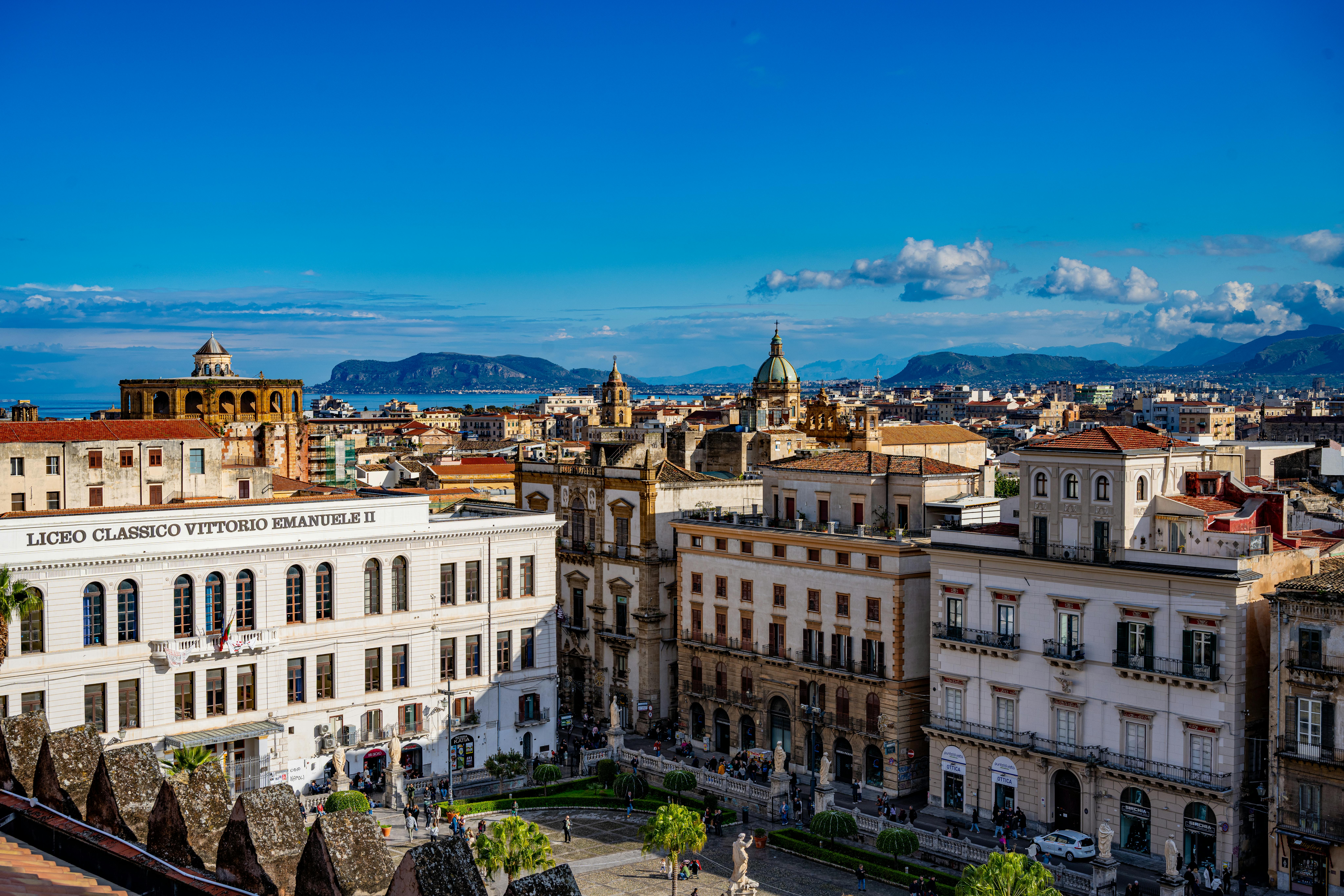 Centro storico di Napoli, Via dei Tribunali